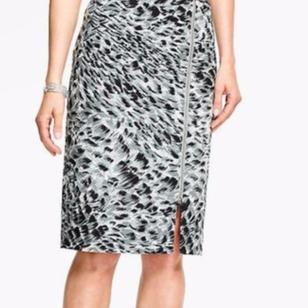 Talbots Pencil Skirt Zipper Black White Gray Silver Abstract Animal Print size 4